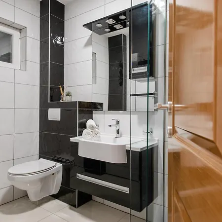 Old House With Pool, Jacuzzi Casa vacanze *