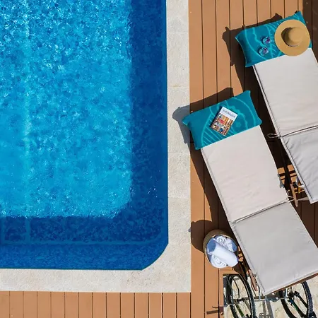 Old House With Pool, Jacuzzi Casa vacanze *