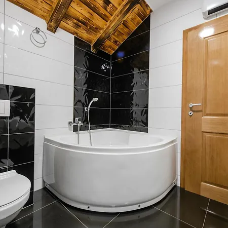 Old House With Pool, Jacuzzi Casa vacanze *