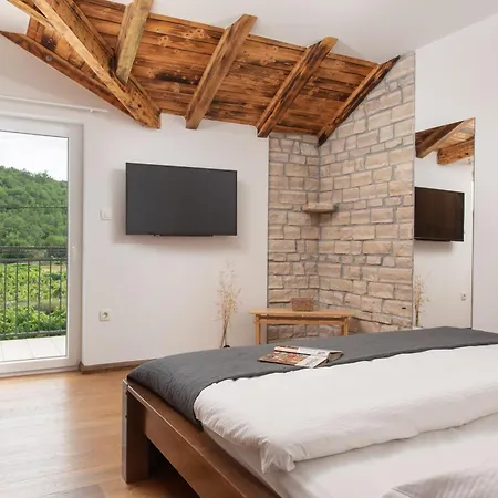 Casa vacanze Old House With Pool, Jacuzzi *