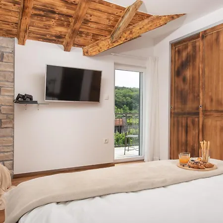 Old House With Pool, Jacuzzi *