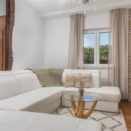 Old House With Pool, Jacuzzi Casa vacanze *