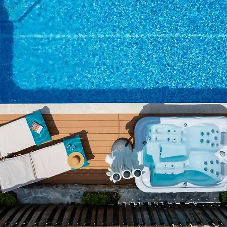 Holiday home Old House With Pool, Jacuzzi Sumet
