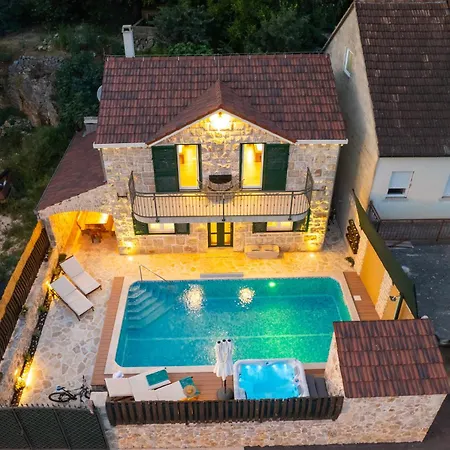 Holiday home Old House With Pool, Jacuzzi
