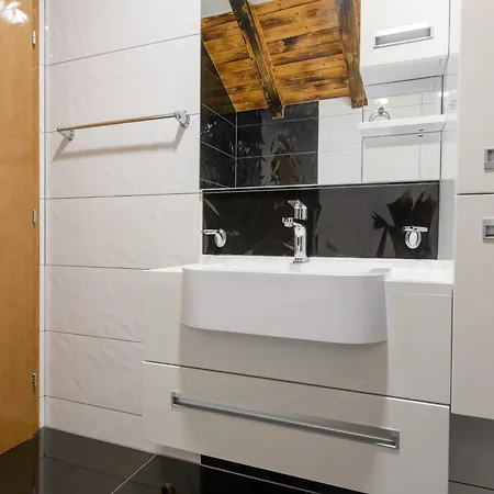 Old House With Pool, Jacuzzi *