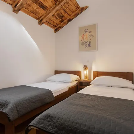 Holiday home Old House With Pool, Jacuzzi Sumet