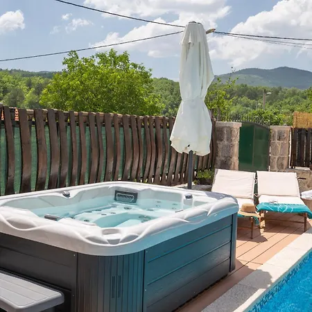 Holiday home Old House With Pool, Jacuzzi Sumet