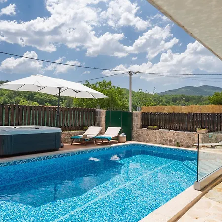 Holiday home Old House With Pool, Jacuzzi