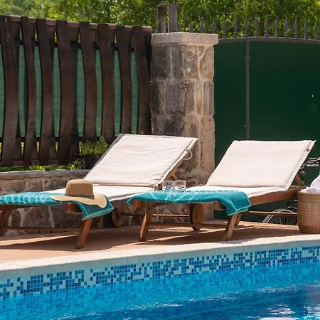 Holiday home Old House With Pool, Jacuzzi Sumet