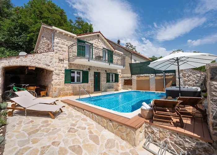 Old House With Pool, Jacuzzi Sumet