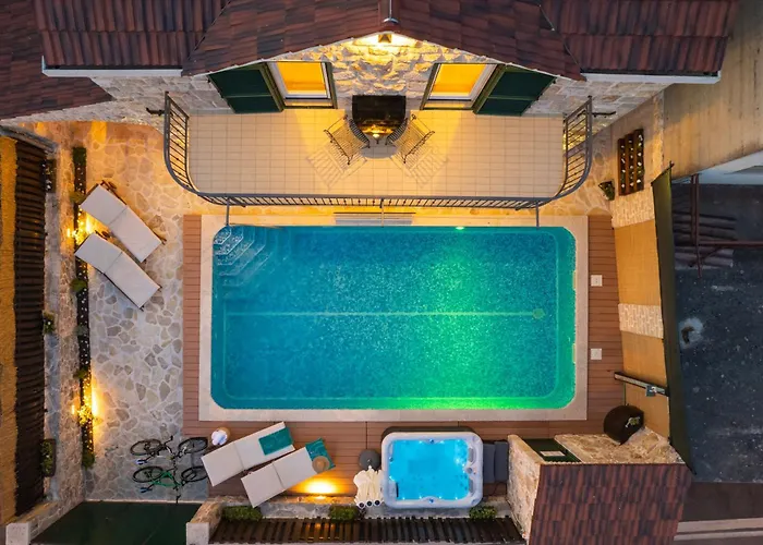 Old House With Pool, Jacuzzi * Sumet